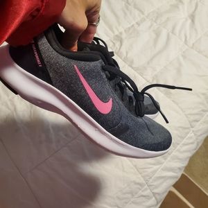 Nike sneakers  size 7